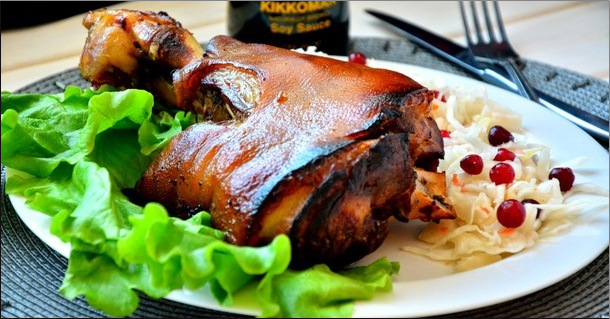 Как приготовить нереально вкусную свиную рульку в духовке?