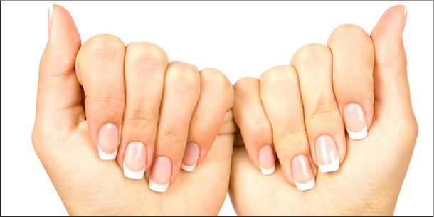В чем реальные причины появления белых пятен на ногтях?